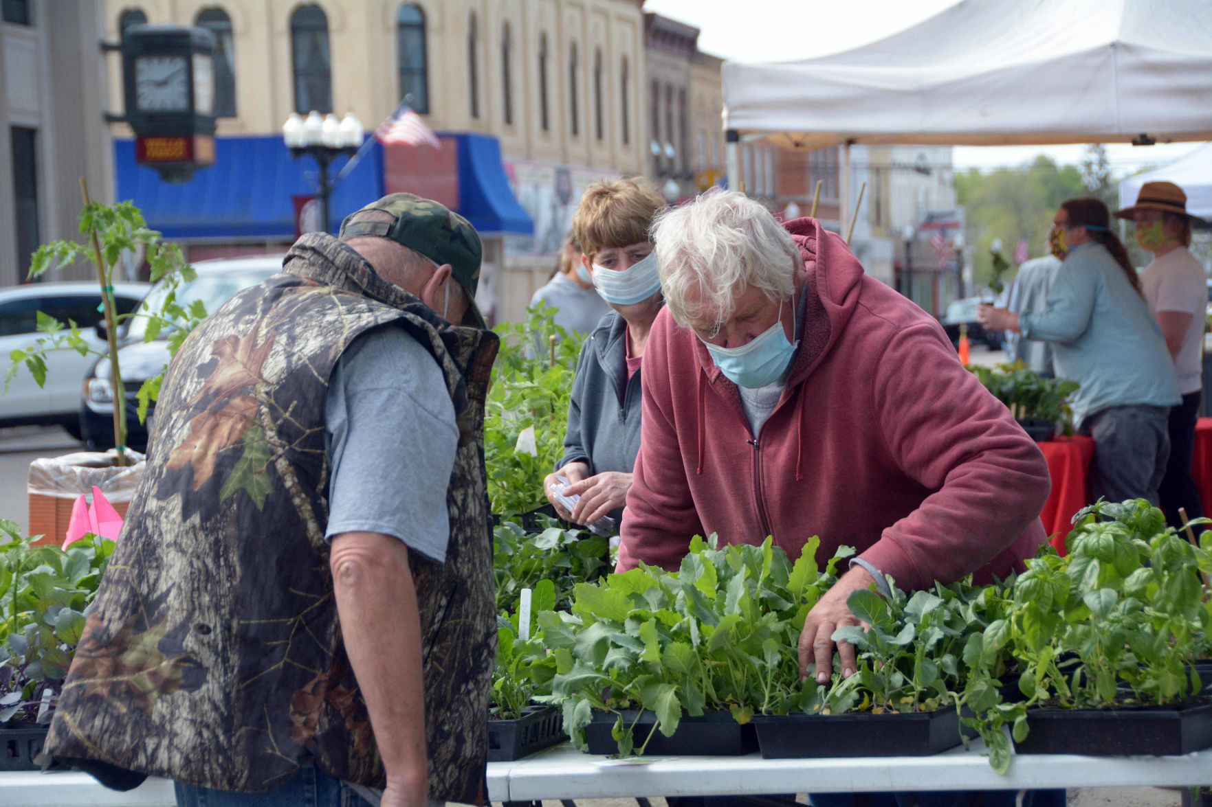 Baraboo Farmer's Market adjusts for safety during COVID-19 pandemic
